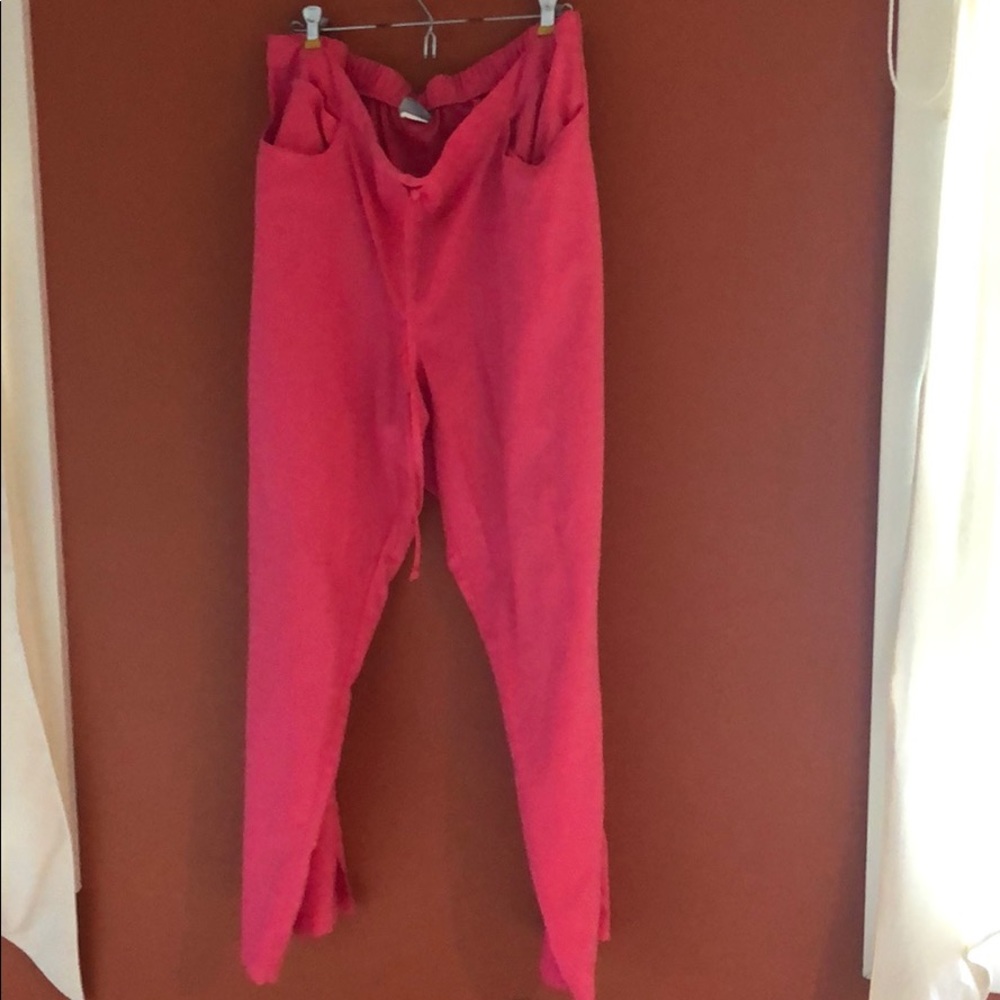 Hit pink scrub pants